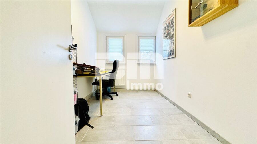 Umfangreich saniertes Ein- bis Zweifamilienhaus in idyllischer Ortsrandlage - OG / DG Kinderzimmer / Gästezimmer / Büro